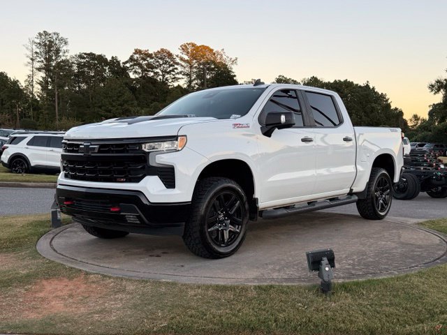 Used 2023 Chevrolet Silverado 1500 LT Trail Boss w/ LT Trail Boss Premium Package AWD/4WD image 1