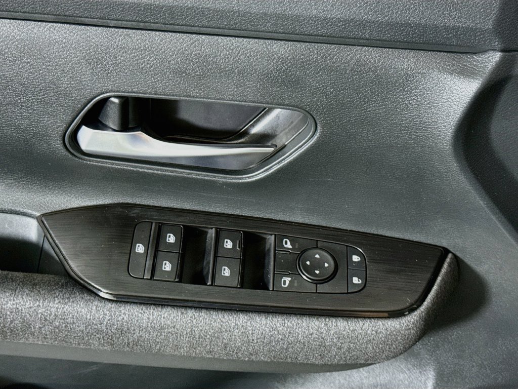Certified 2025 Nissan Kicks SV AWD/4WD image 22