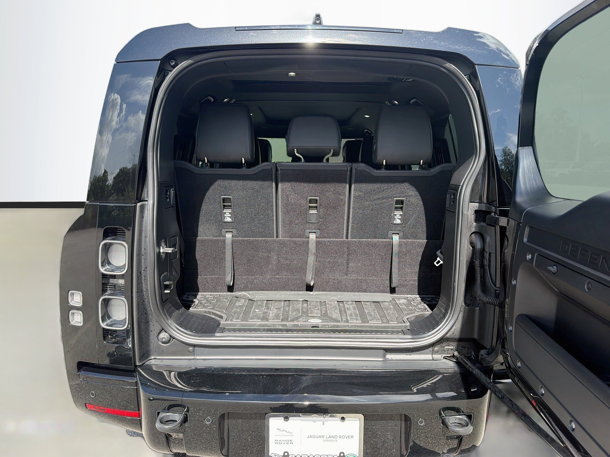 Used 2024 Land Rover Defender 130 X AWD/4WD image 12