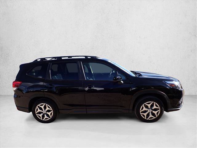 Used 2022 Subaru Forester Premium image 5