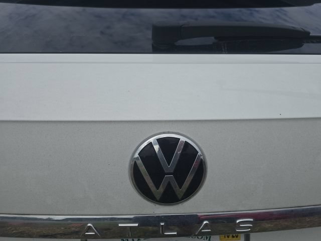 Used 2023 Volkswagen Atlas Cross Sport SE w/ Panoramic Sunroof Package FWD image 5