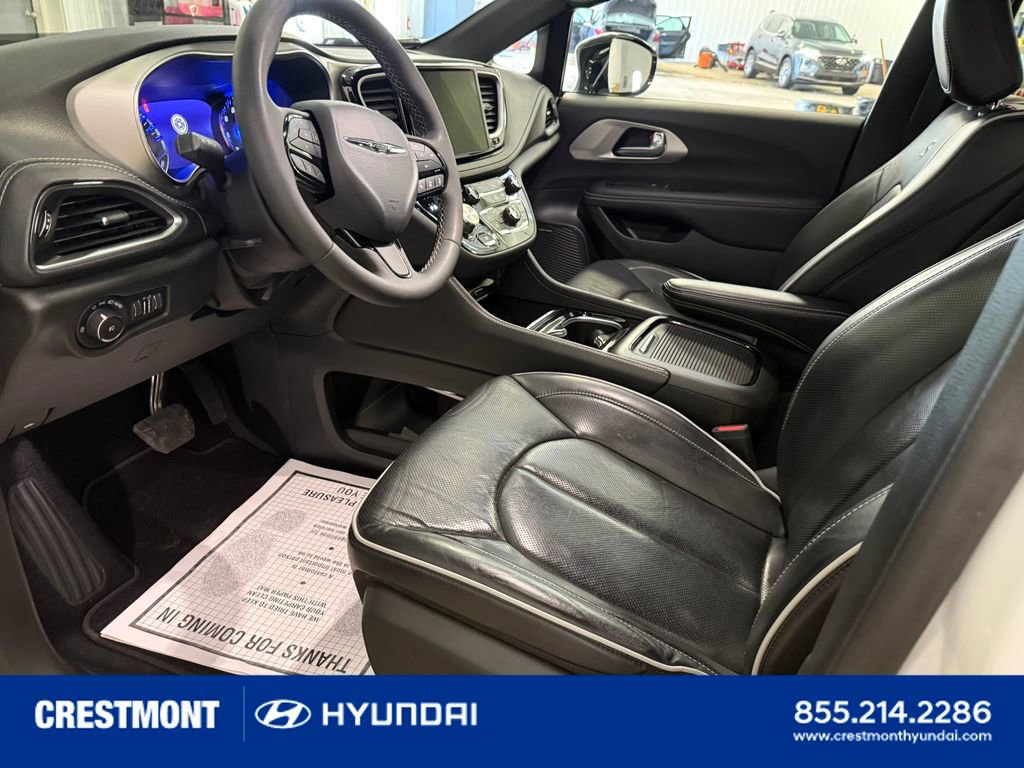 Used 2023 Chrysler Pacifica Limited w/ Uconnect Theater Family Group AWD/4WD image 20