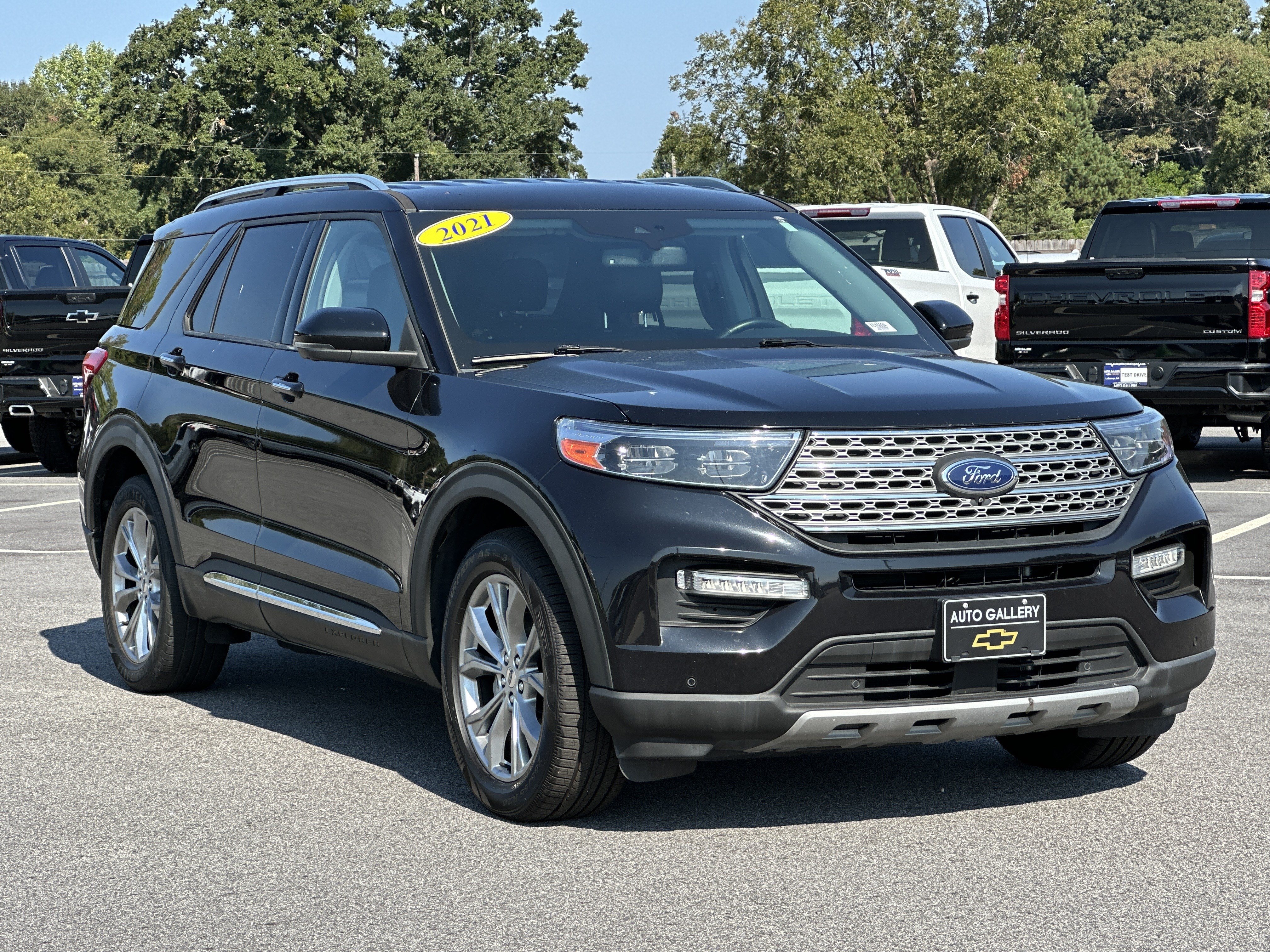 Used 2021 Ford Explorer Limited w/ Equipment Group 301A AWD/4WD image 3