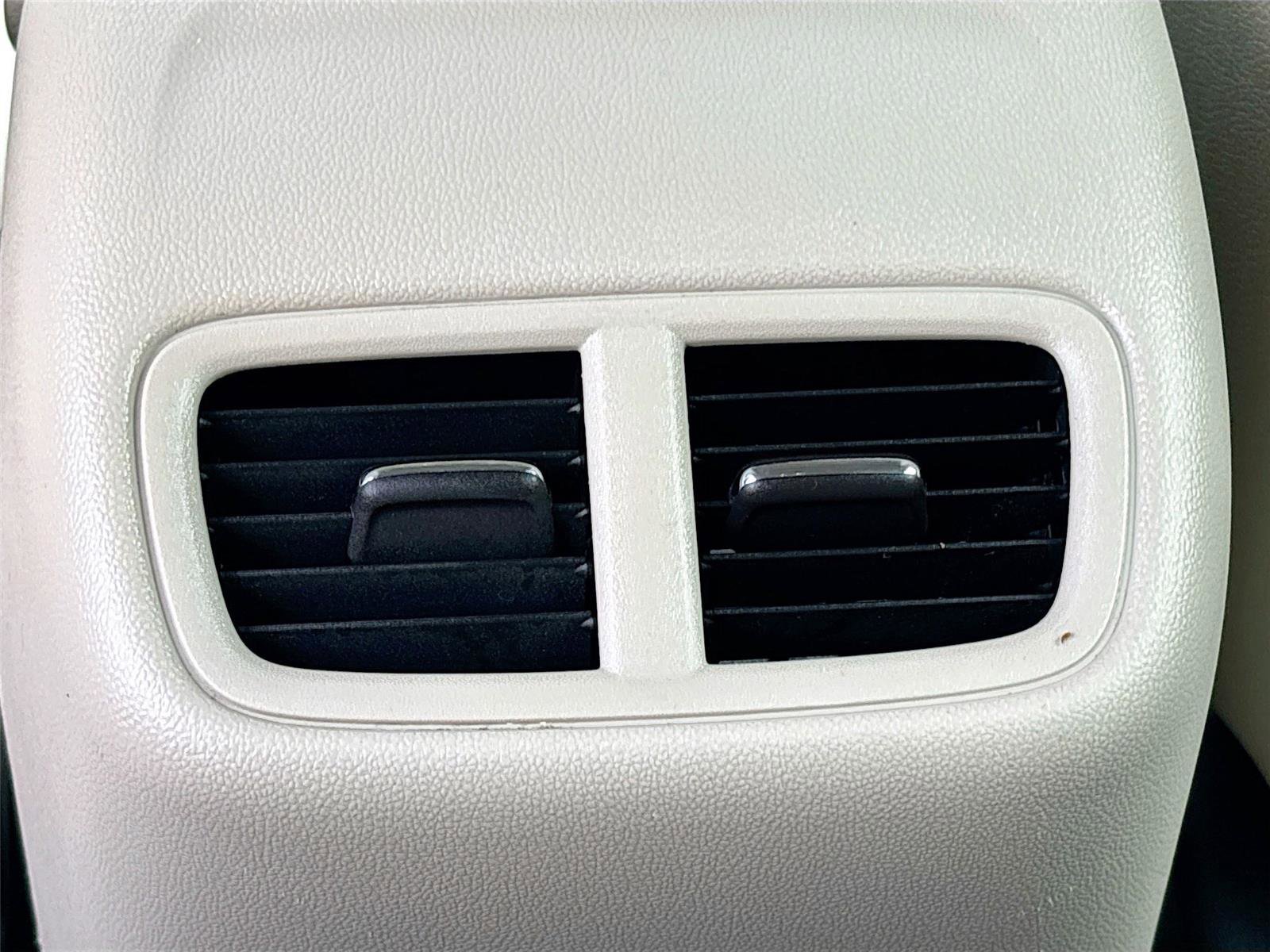 Used 2019 Buick Regal Essence w/ Driver Confidence Package I image 26