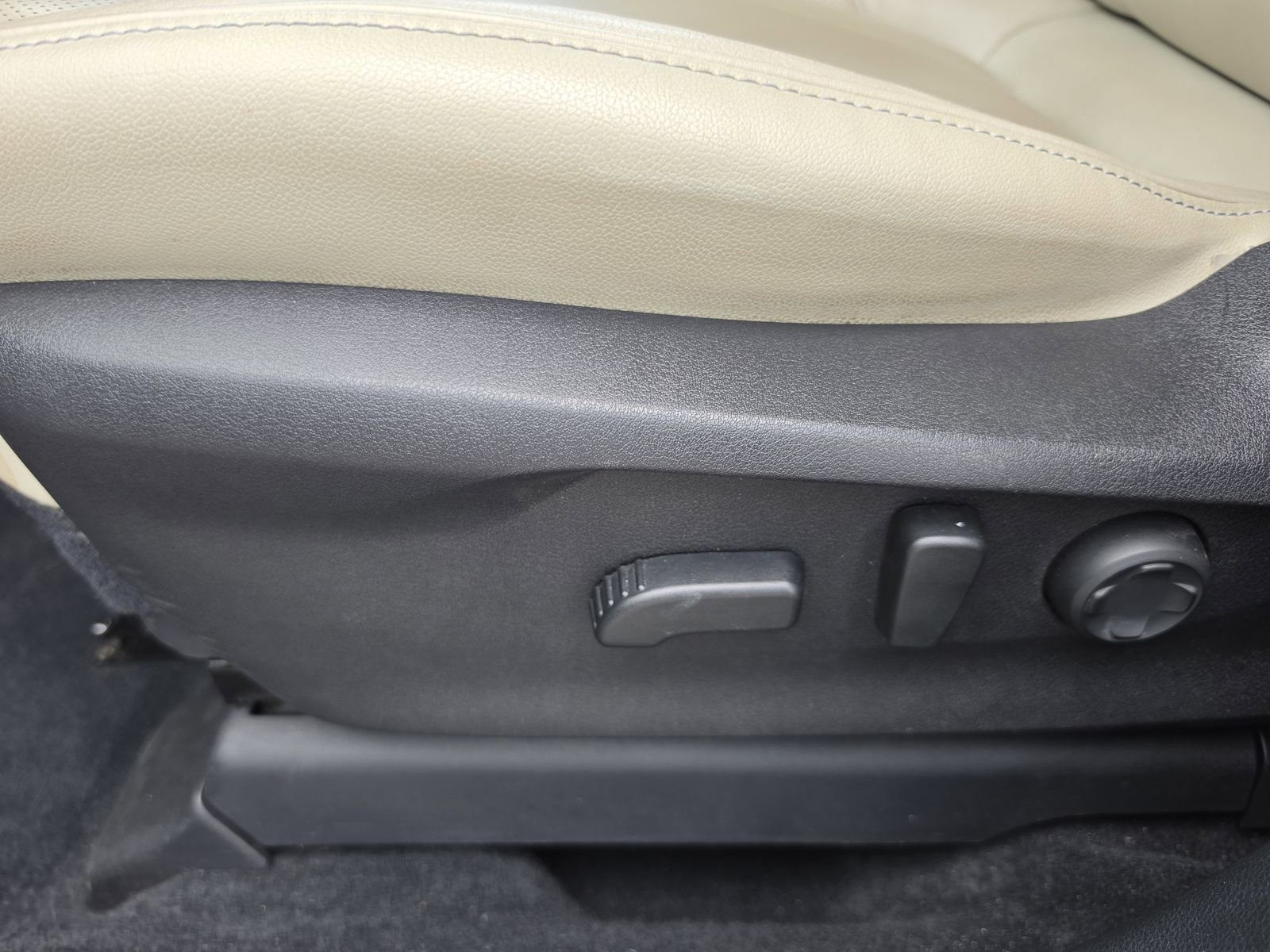 Used 2023 Subaru Ascent Limited AWD/4WD image 8