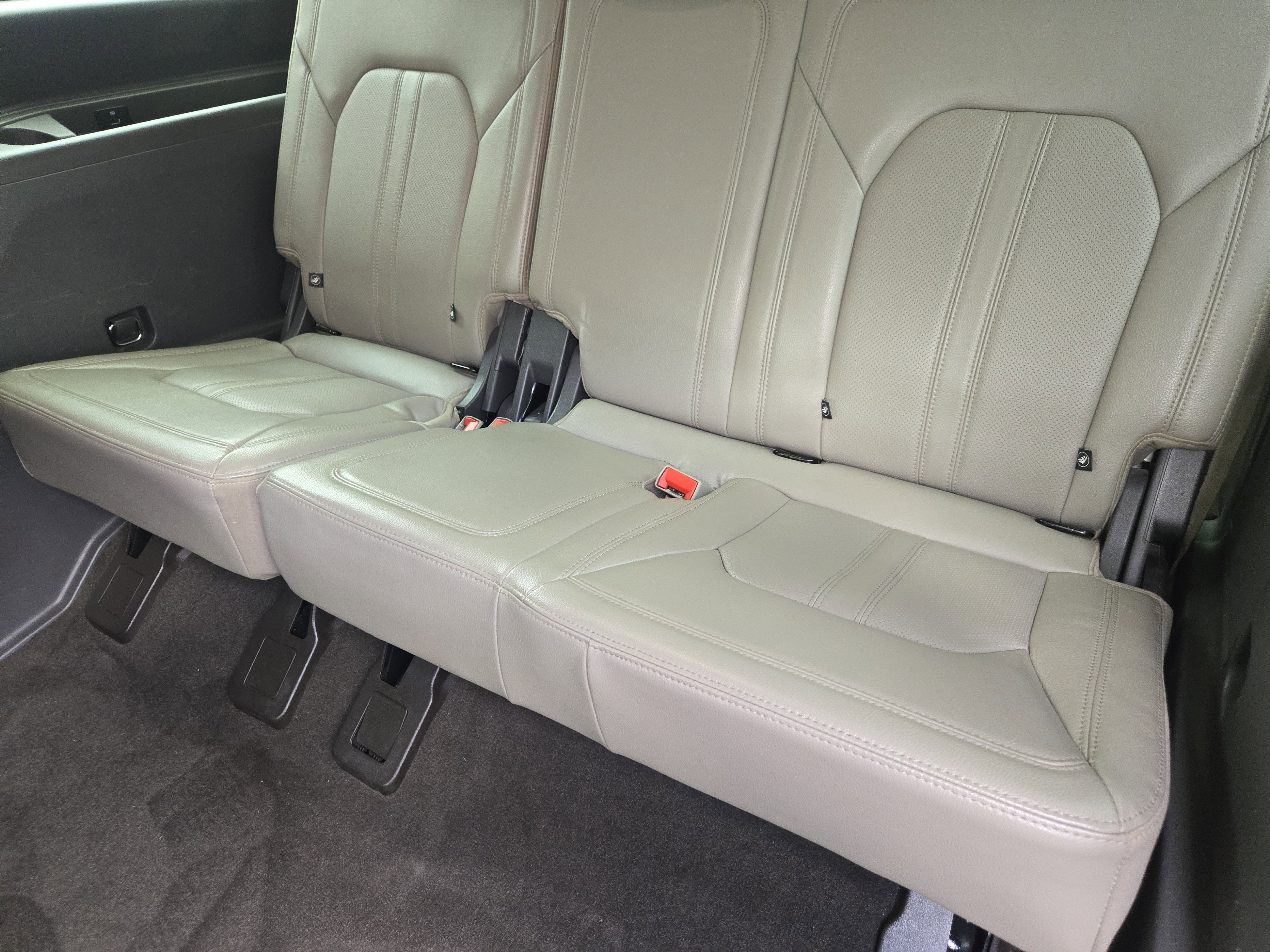 Used 2021 Ford Expedition Limited RWD image 32
