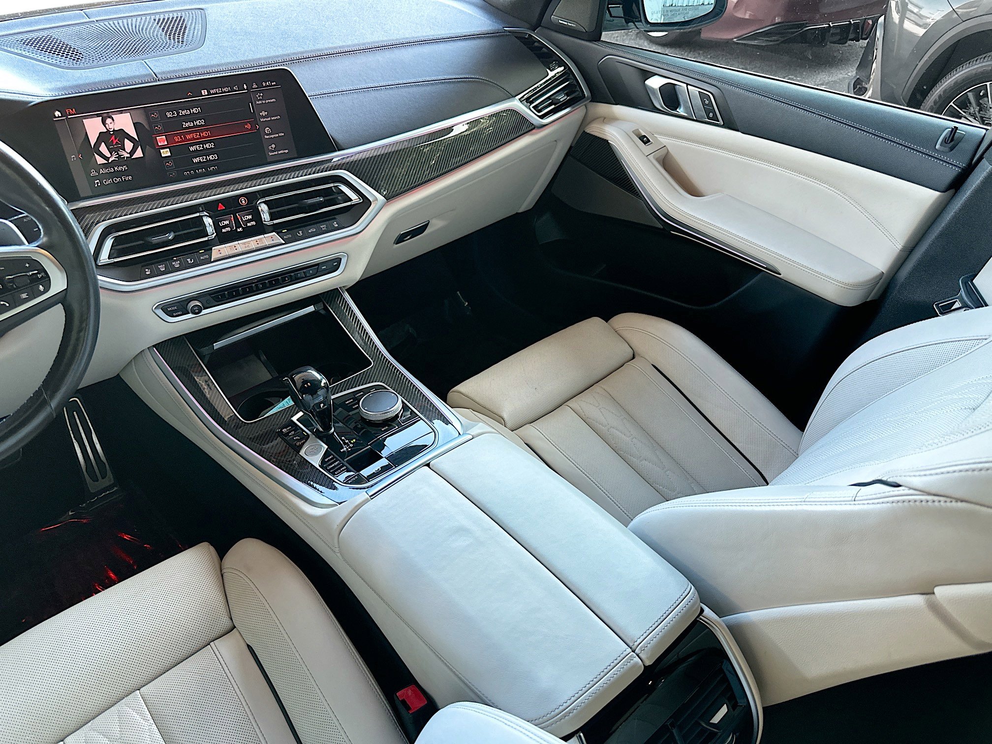 Used 2022 BMW X5 M50i image 25