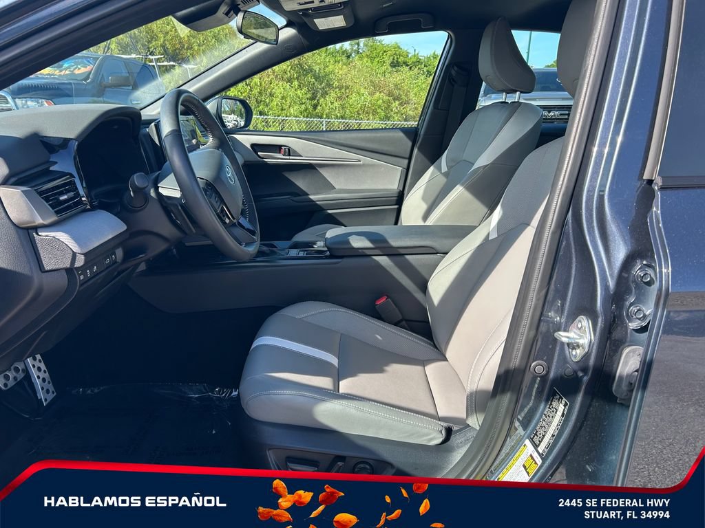 Used 2026 Toyota Camry SE FWD image 11