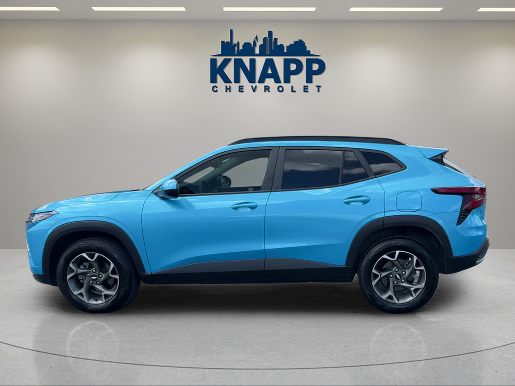 Used 2025 Chevrolet Trax LT FWD image 2