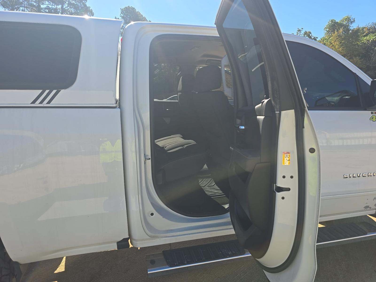 Used 2018 Chevrolet Silverado 1500 LT AWD/4WD image 8