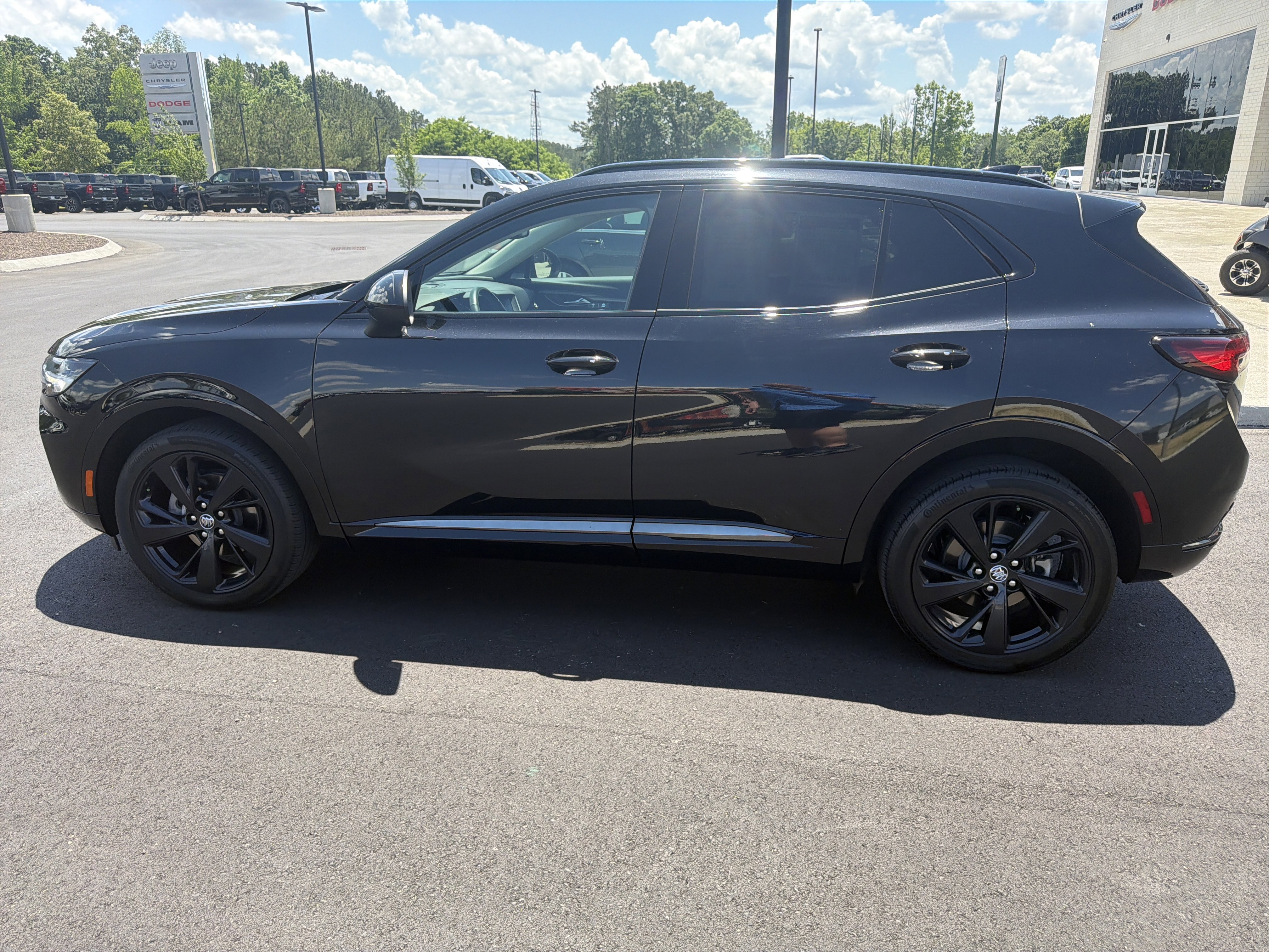 Used 2023 Buick Envision Essence w/ Sport Touring Package AWD/4WD image 18