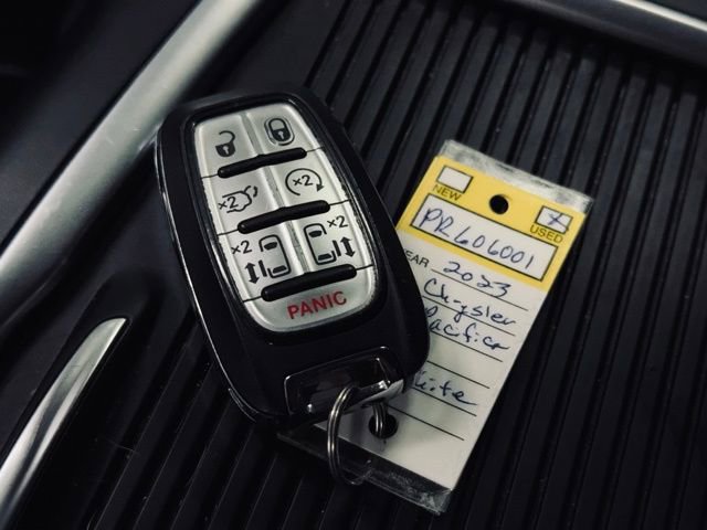 Used 2023 Chrysler Pacifica Touring-L FWD image 42