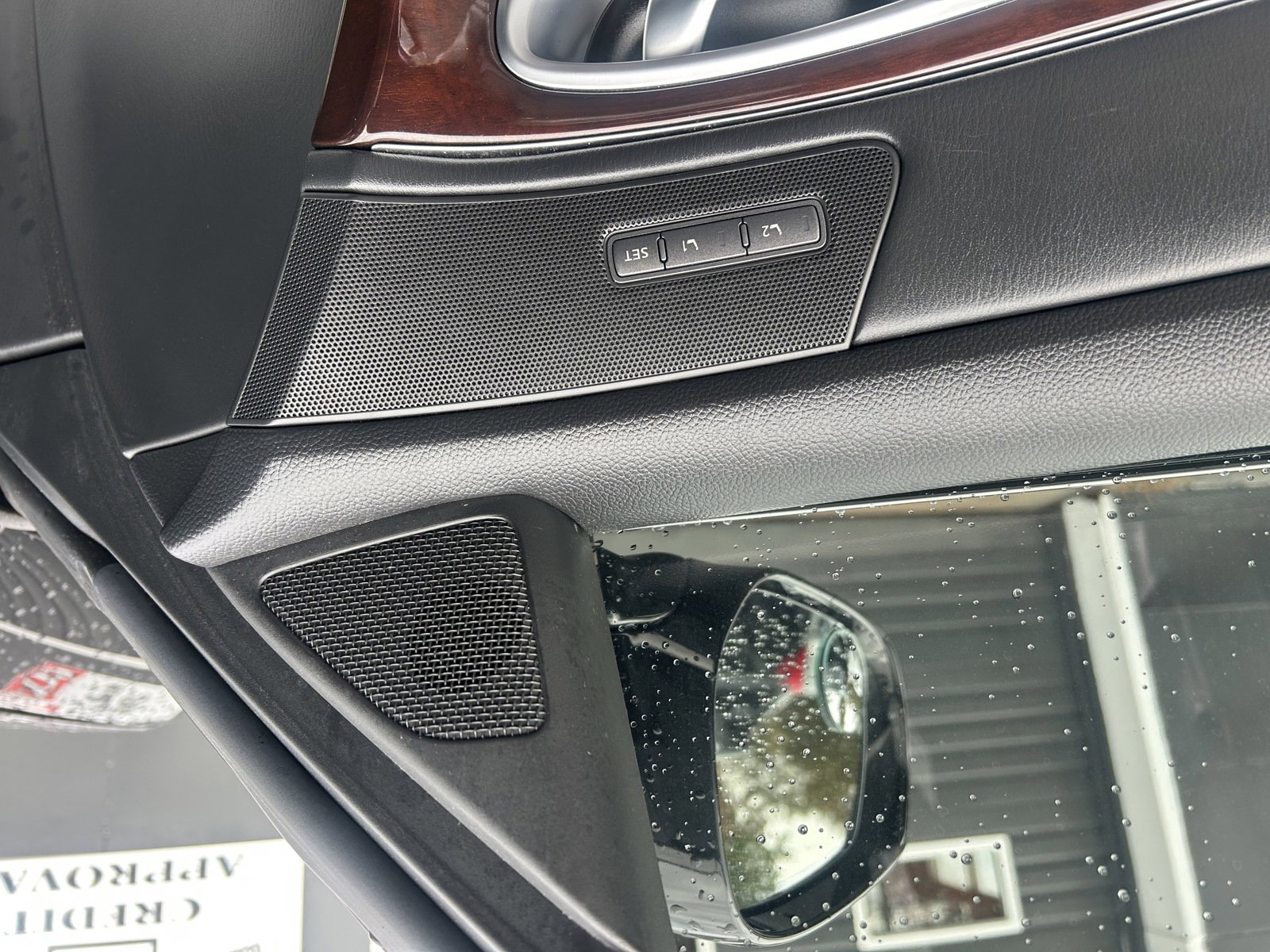 Used 2017 INFINITI Q70 3.7 image 29