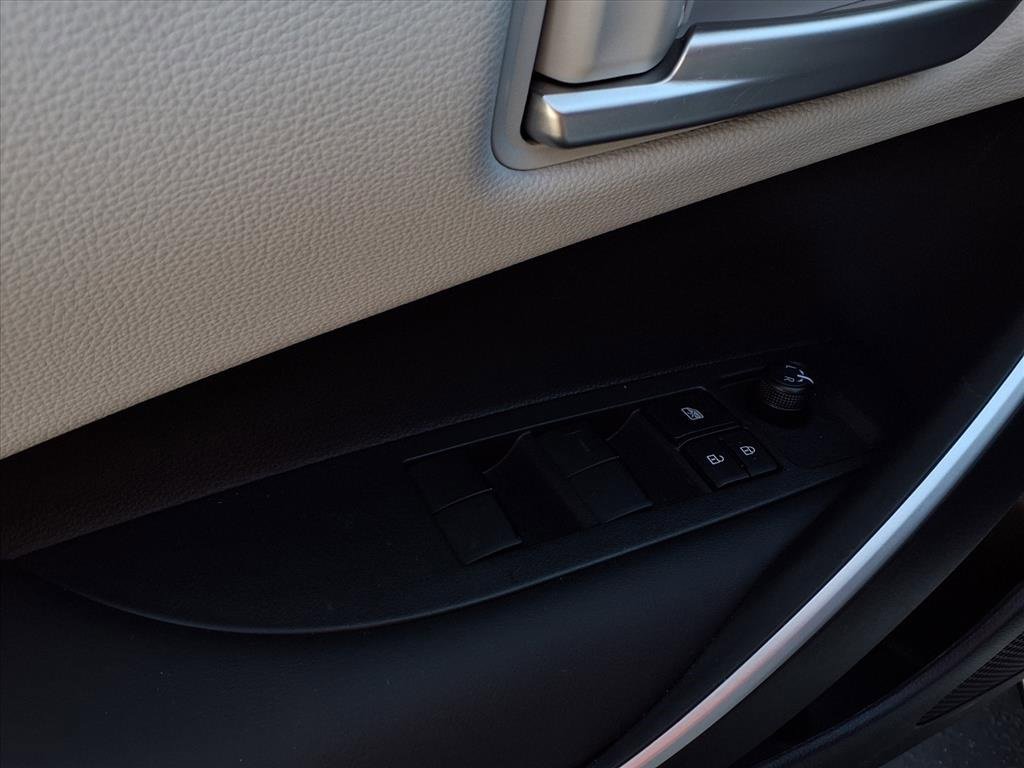 Certified 2025 Toyota Corolla SE image 17