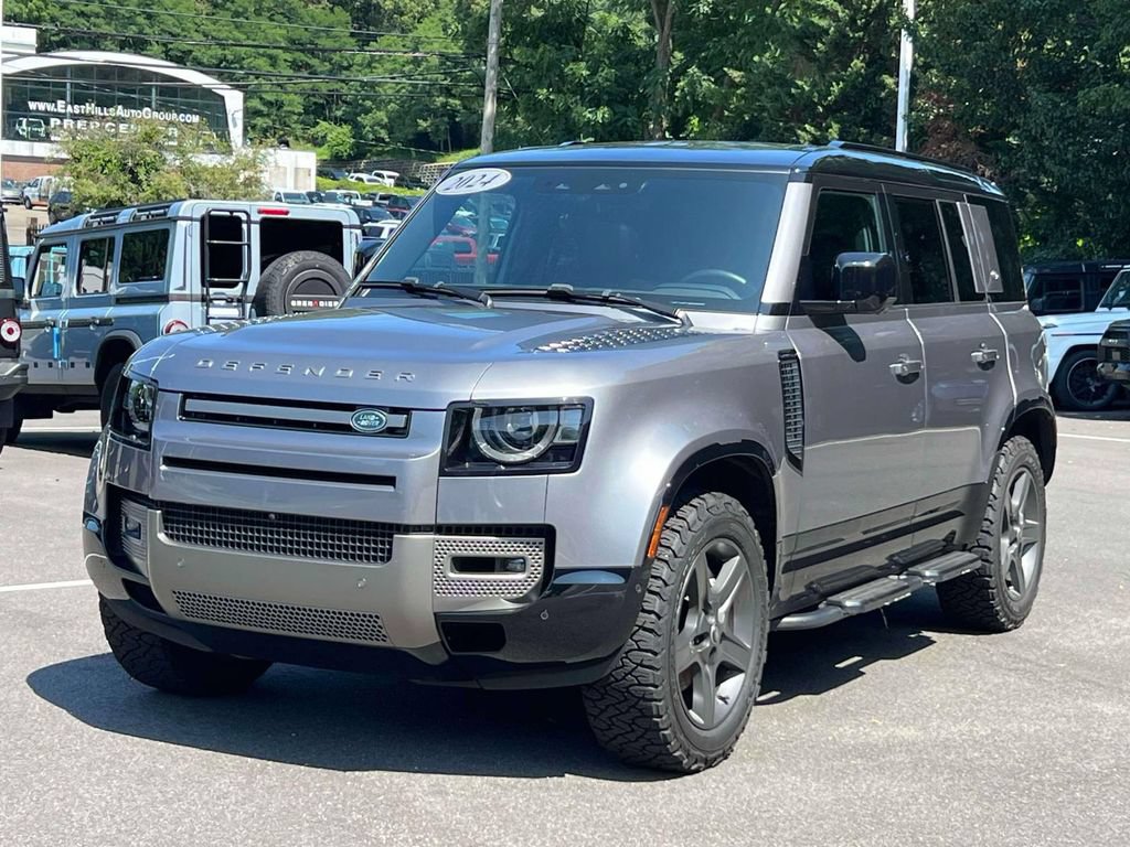 Used 2024 Land Rover Defender 110 X-Dynamic SE AWD/4WD image 3