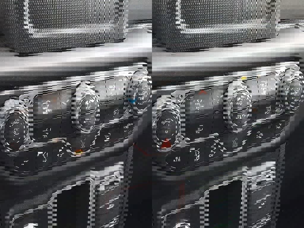 Used 2023 Jeep Wrangler Sport image 14