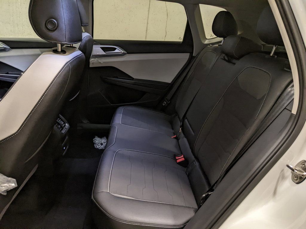 New 2025 Volkswagen Taos SE image 23