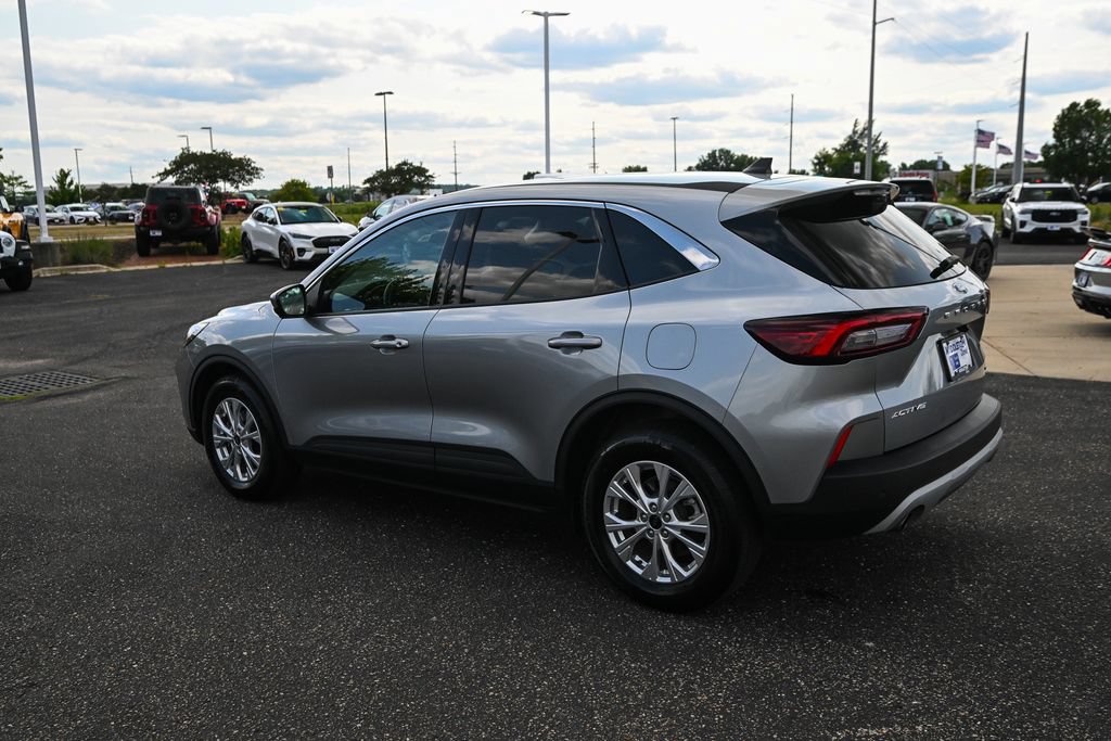 Used 2023 Ford Escape Active w/ Tech Pack #2 AWD/4WD image 7