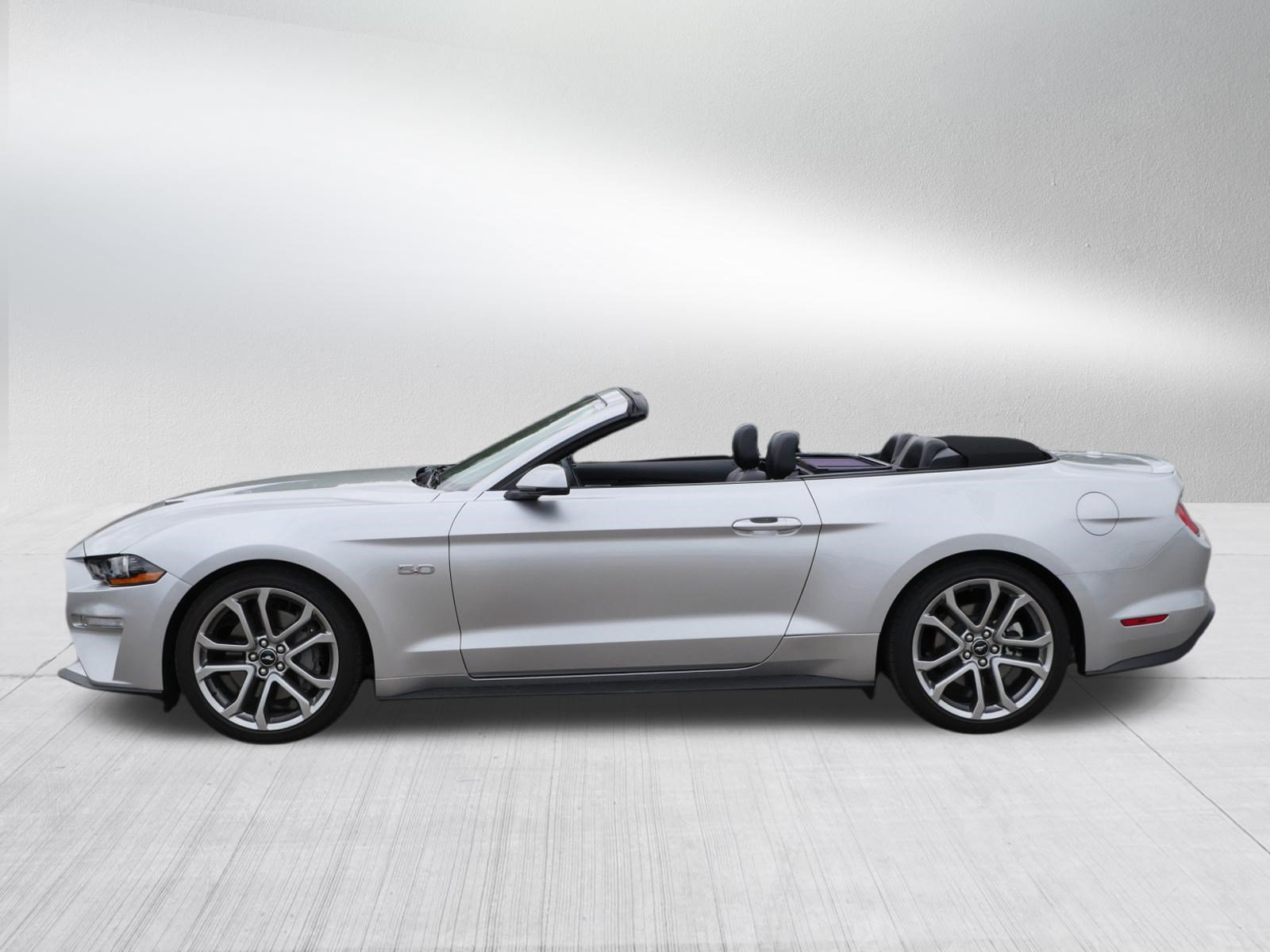 Used 2019 Ford Mustang GT Premium w/ Equipment Group 401A RWD image 4