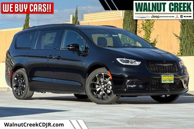 New 2026 Chrysler Pacifica Limited w/ S Appearance Package image 1