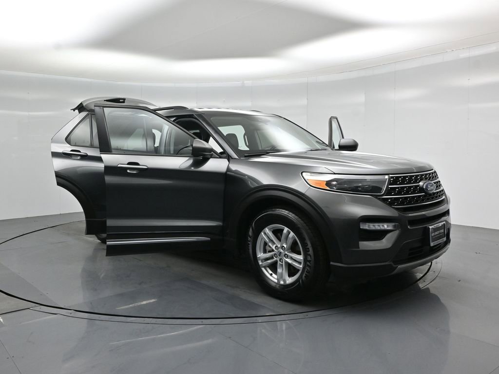Certified 2020 Ford Explorer XLT w/ Equipment Group 202A image 34