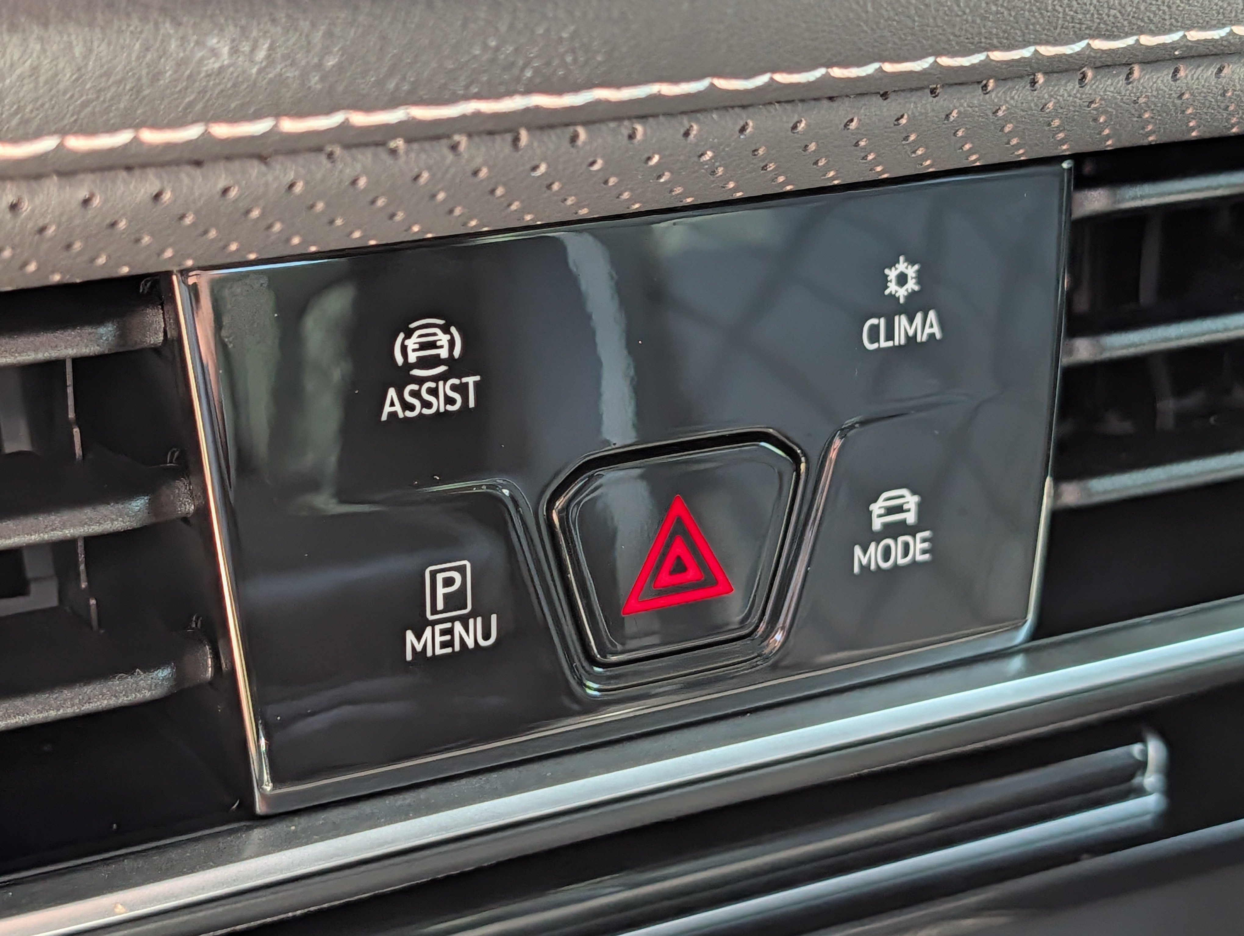 Certified 2024 Volkswagen Atlas SEL Premium R-Line AWD/4WD image 29