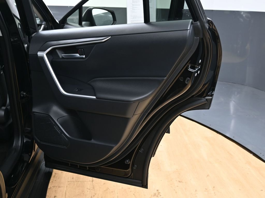 Used 2025 Toyota RAV4 XLE image 37