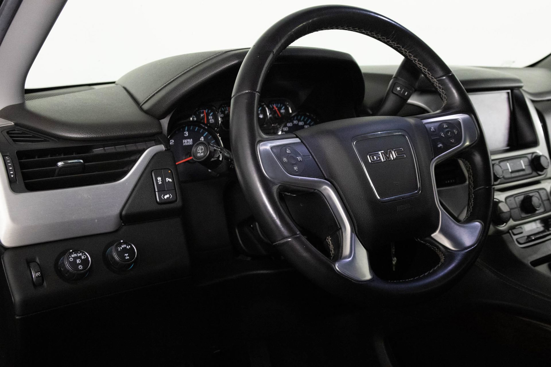 Used 2018 GMC Yukon SLE w/ SLE Value Package image 31