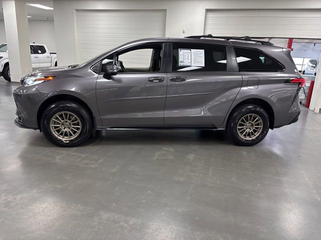 Used 2022 Toyota Sienna Platinum AWD/4WD image 4