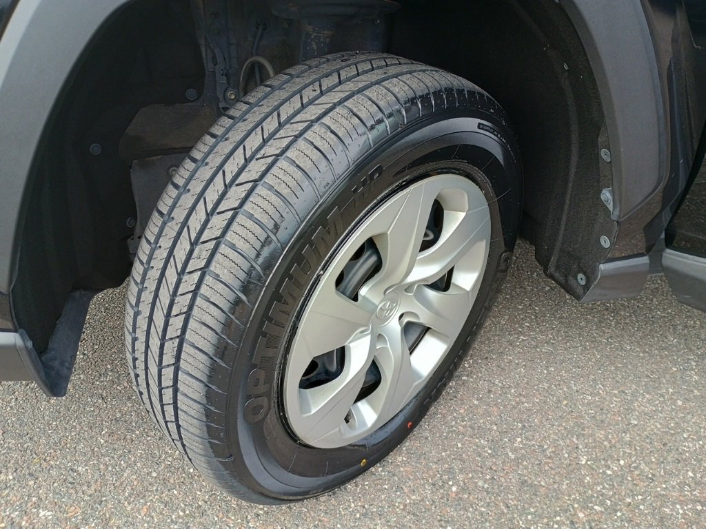 Used 2022 Toyota RAV4 LE image 9