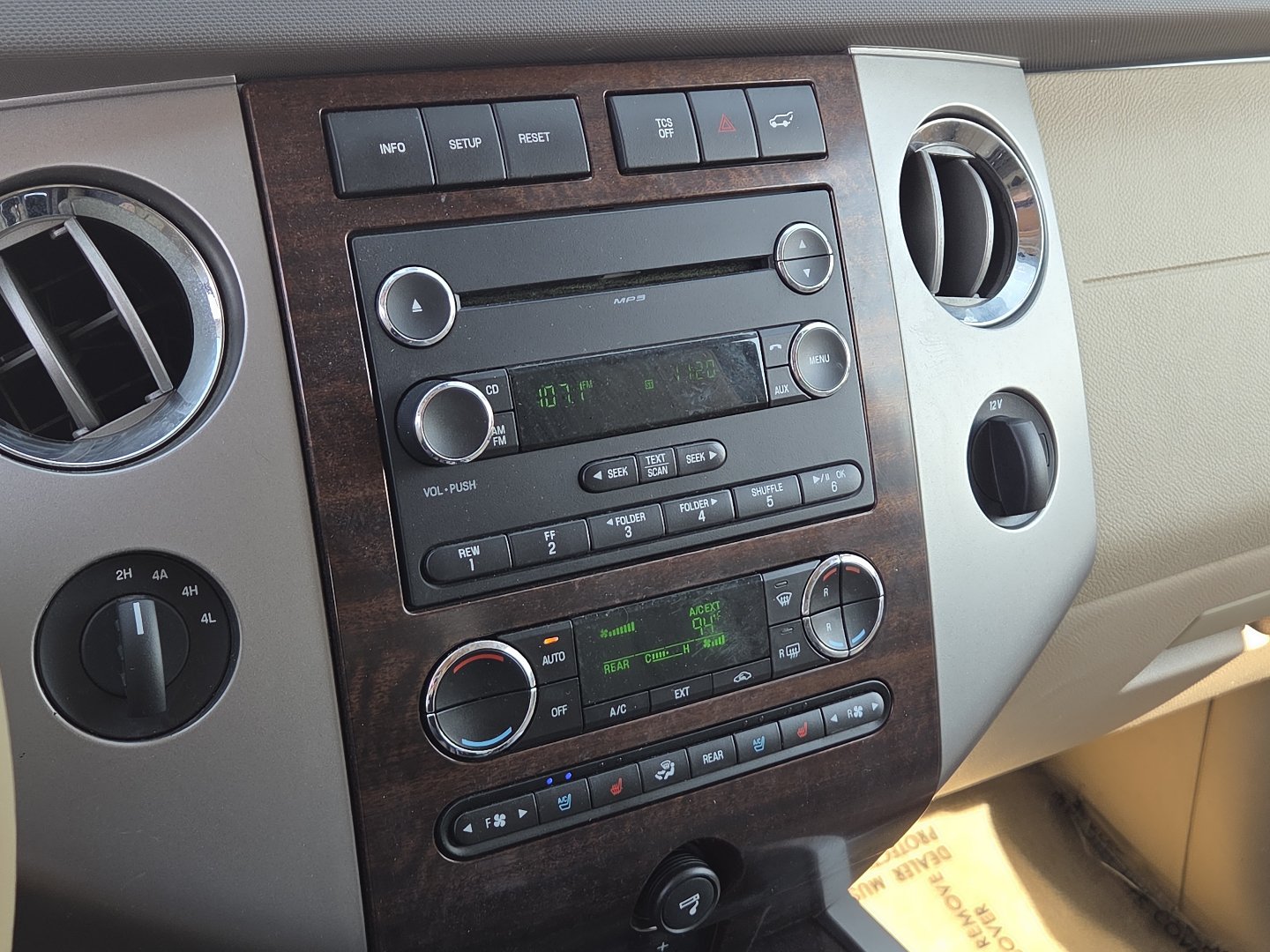 Used 2014 Ford Expedition EL XLT w/ Equipment Group 202A AWD/4WD image 27