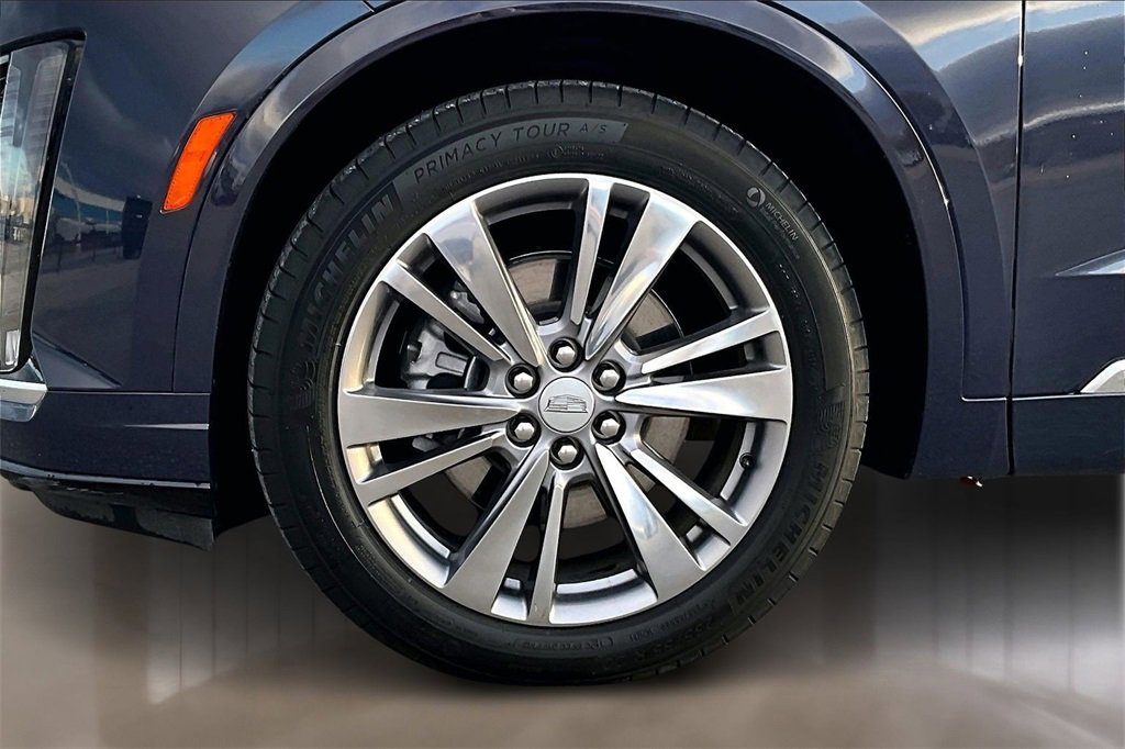 Used 2025 Cadillac XT6 Premium Luxury image 8
