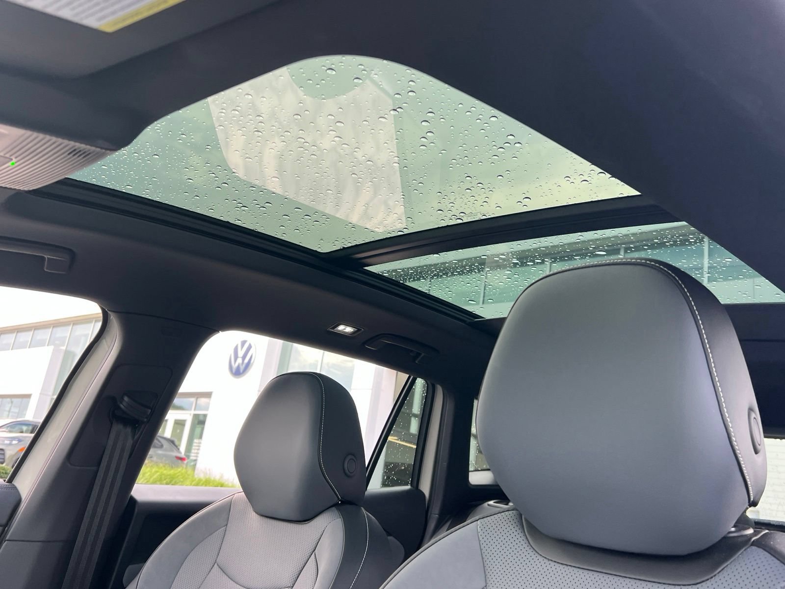 Certified 2025 Volkswagen Tiguan SE R-Line FWD image 26
