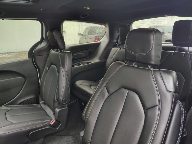 New 2026 Chrysler Pacifica Select AWD/4WD image 29