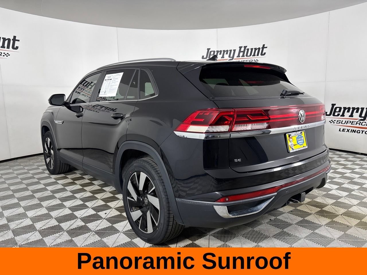 Used 2024 Volkswagen Atlas Cross Sport SE w/ Panoramic Sunroof Package FWD image 9
