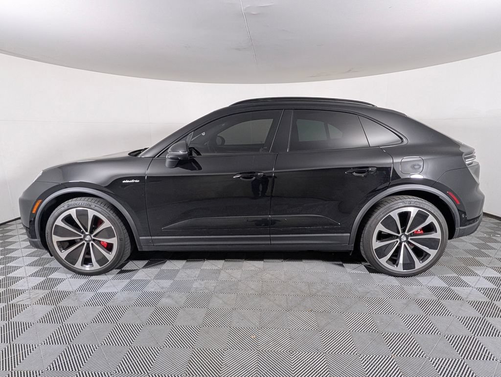 Certified 2025 Porsche Macan 4S Electric AWD/4WD image 2