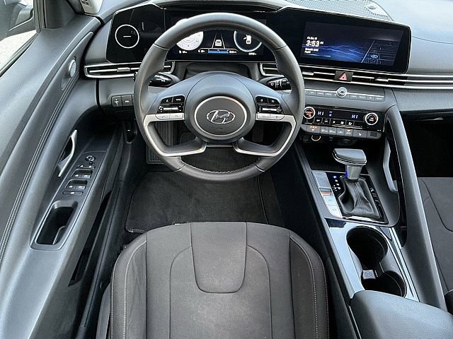 Used 2023 Hyundai Elantra SEL w/ Convenience Package image 5