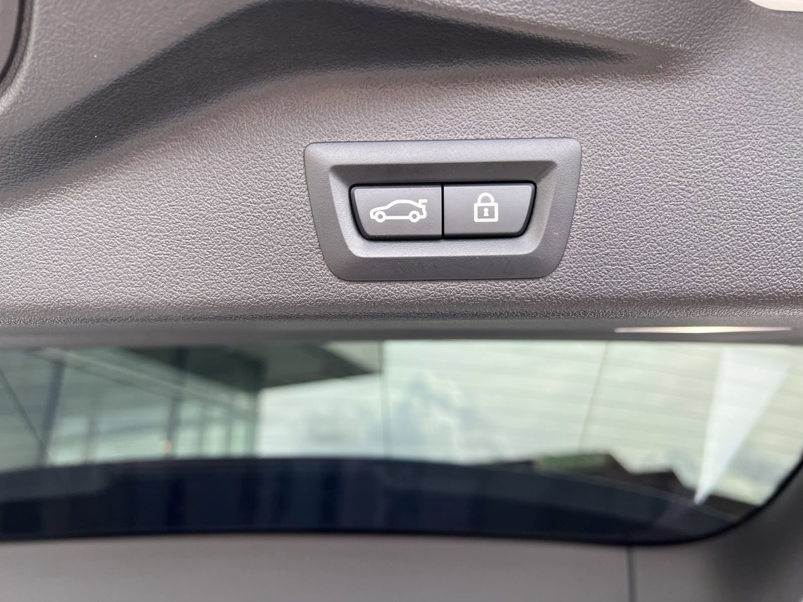 Used 2021 BMW X5 xDrive45e w/ Premium Package image 11