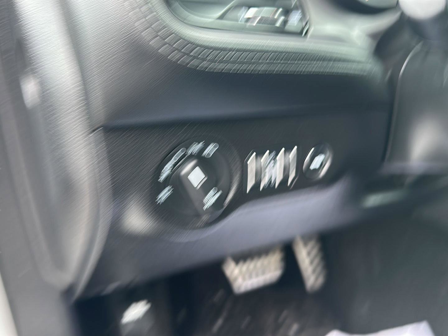 Used 2023 Dodge Challenger SXT w/ Plus Package image 10