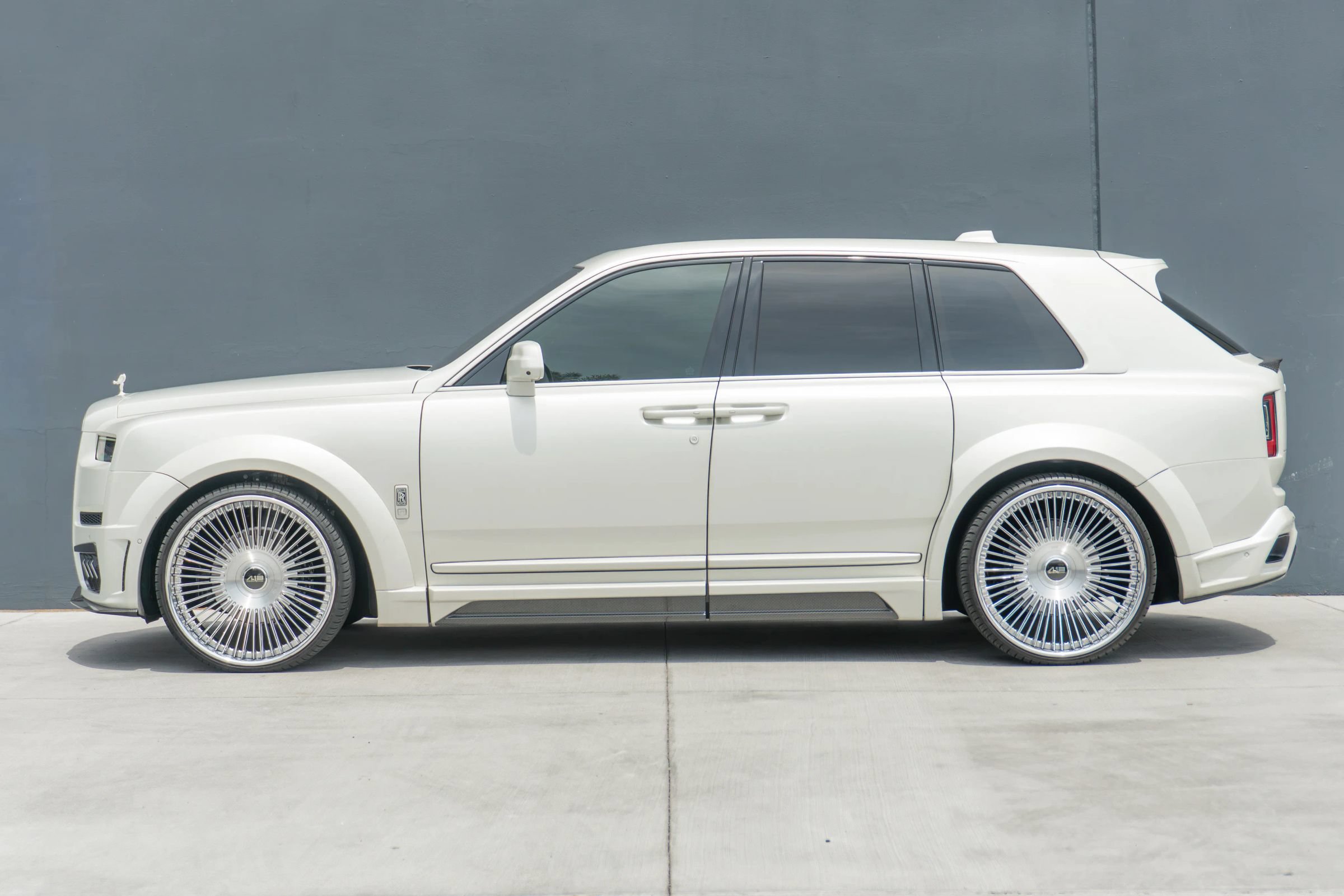 Used 2025 Rolls-Royce Cullinan AWD/4WD image 2