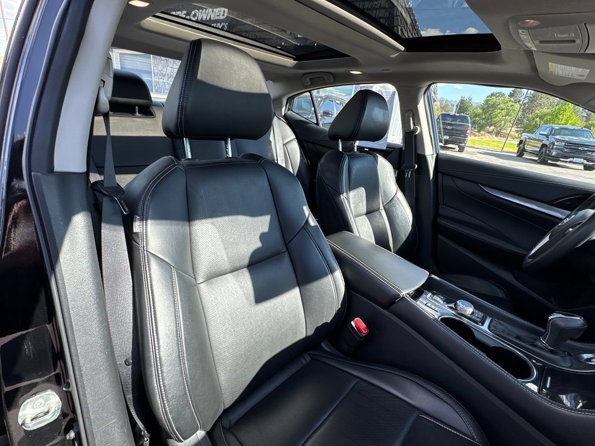 Used 2023 Nissan Maxima SL FWD image 18