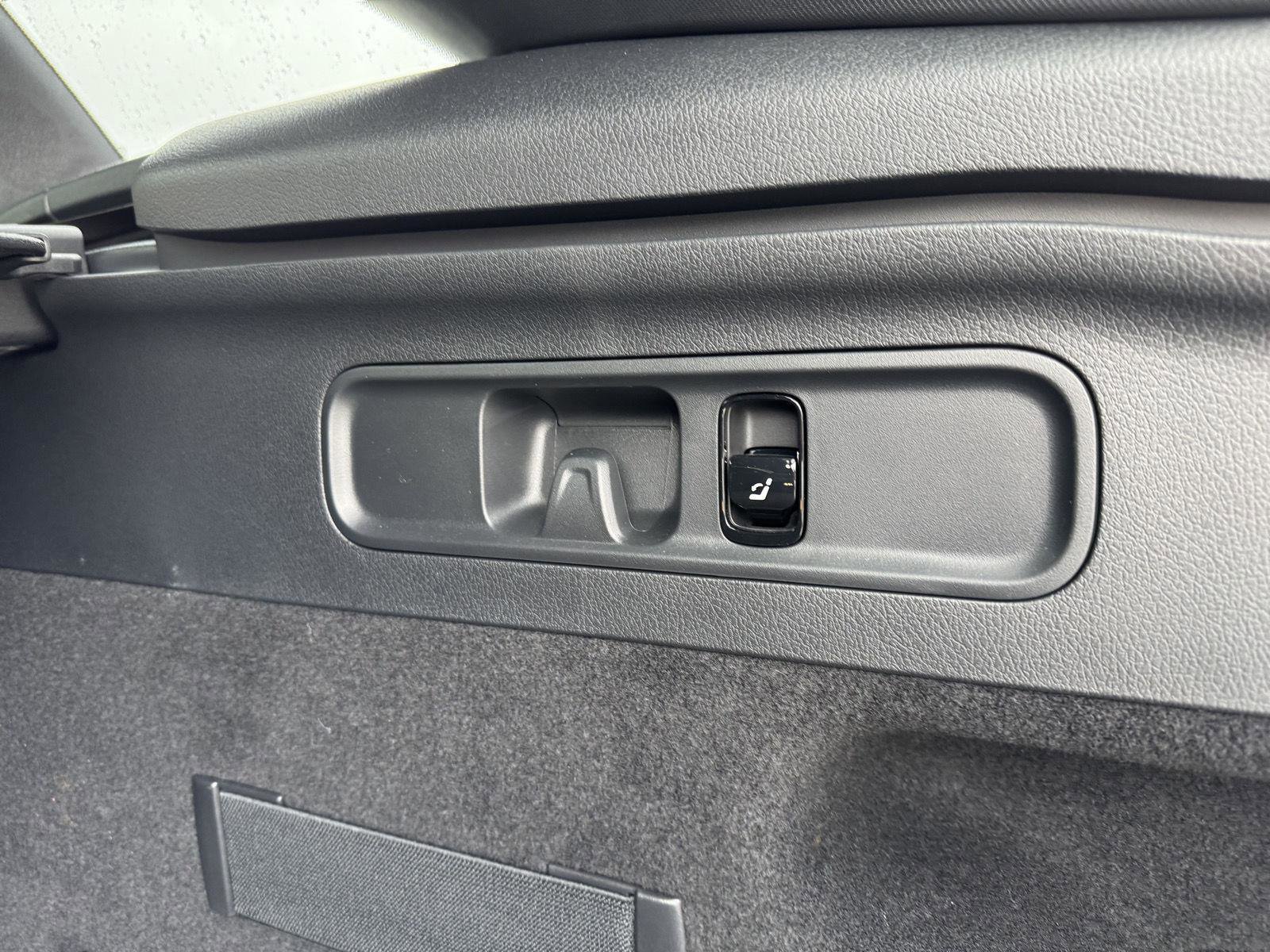 Certified 2025 Mercedes-Benz GLC 300 image 26