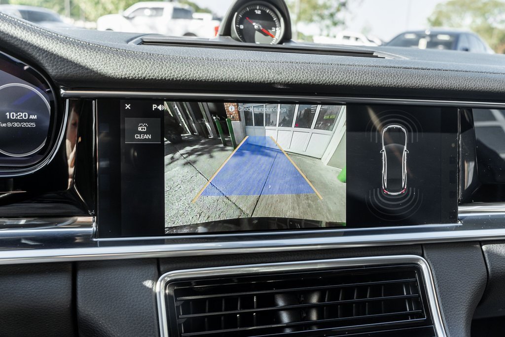 Used 2018 Porsche Panamera 4 image 9