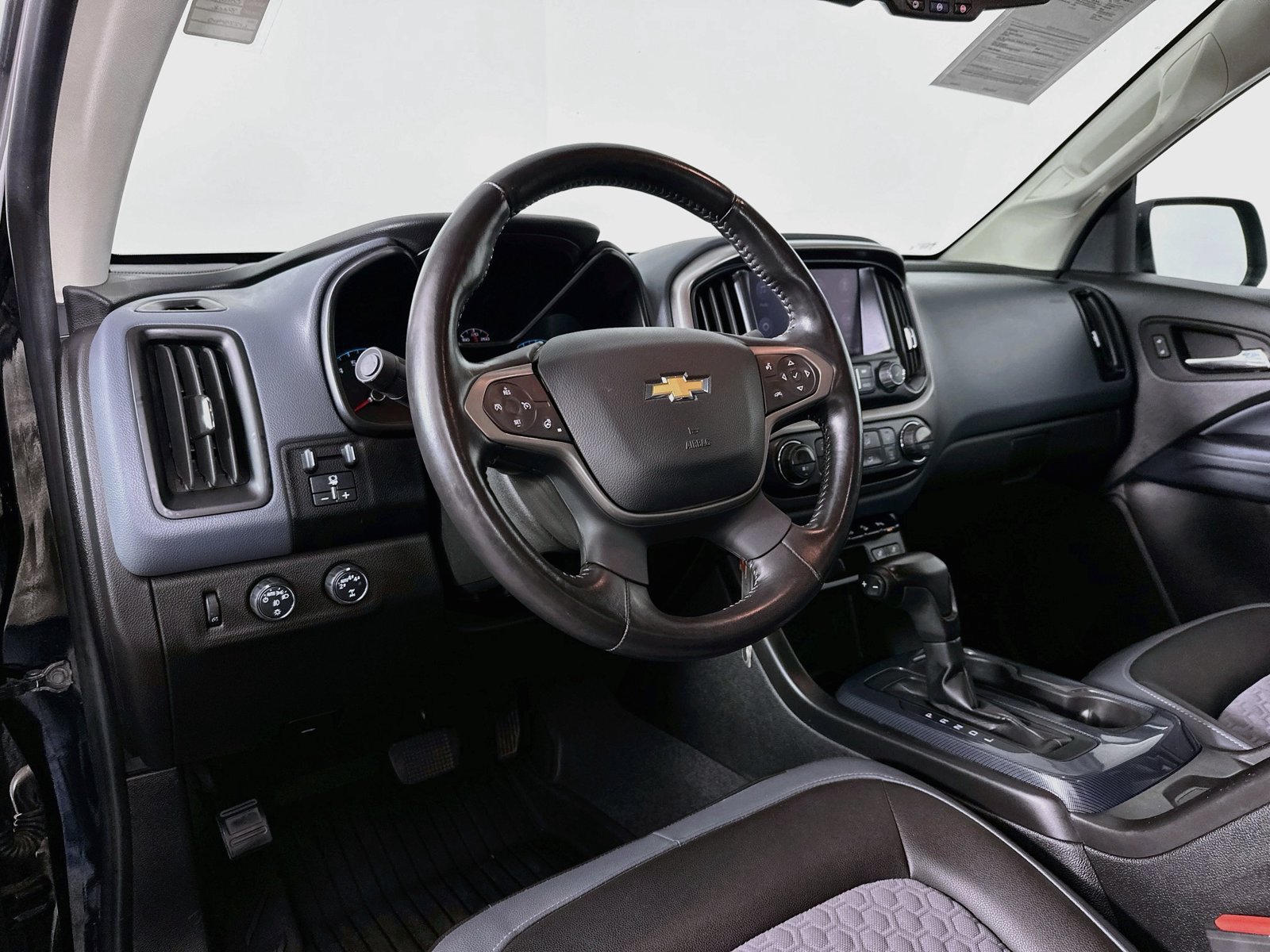 Used 2020 Chevrolet Colorado Z71 w/ Z71 Midnight Edition AWD/4WD image 10