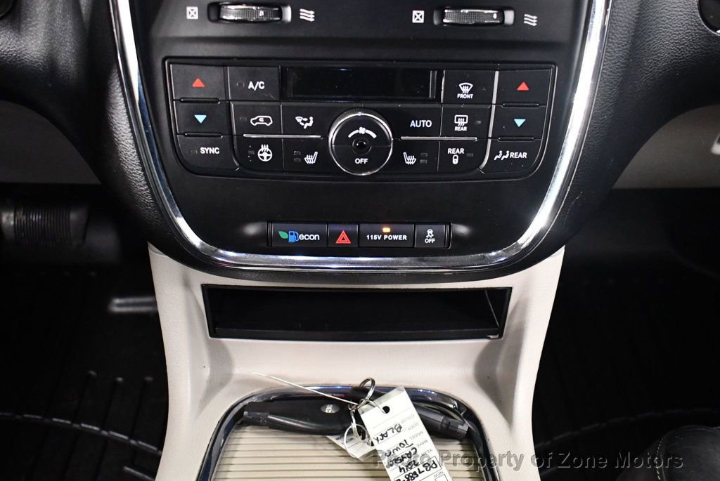 Used 2014 Chrysler Town & Country Touring-L image 25