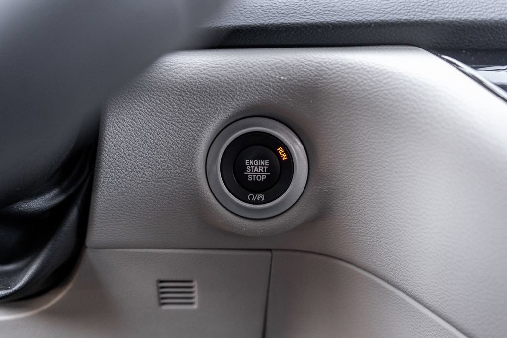 Used 2024 Chrysler Pacifica Touring-L FWD image 27