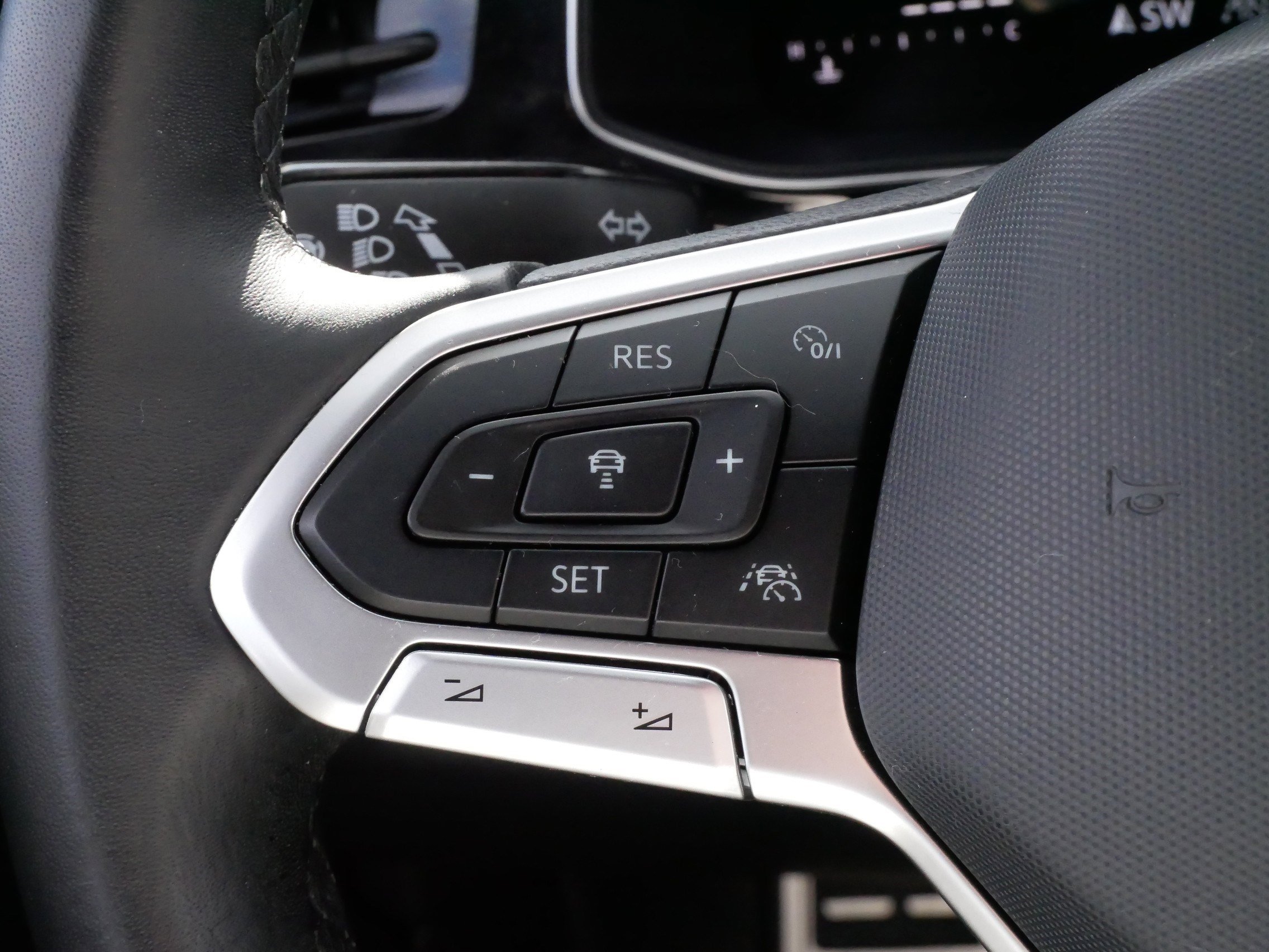 Certified 2025 Volkswagen Jetta Sport FWD image 25