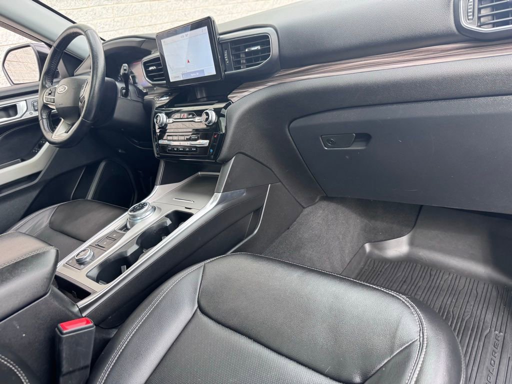 Certified 2022 Ford Explorer Limited w/ Equipment Group 301A image 19