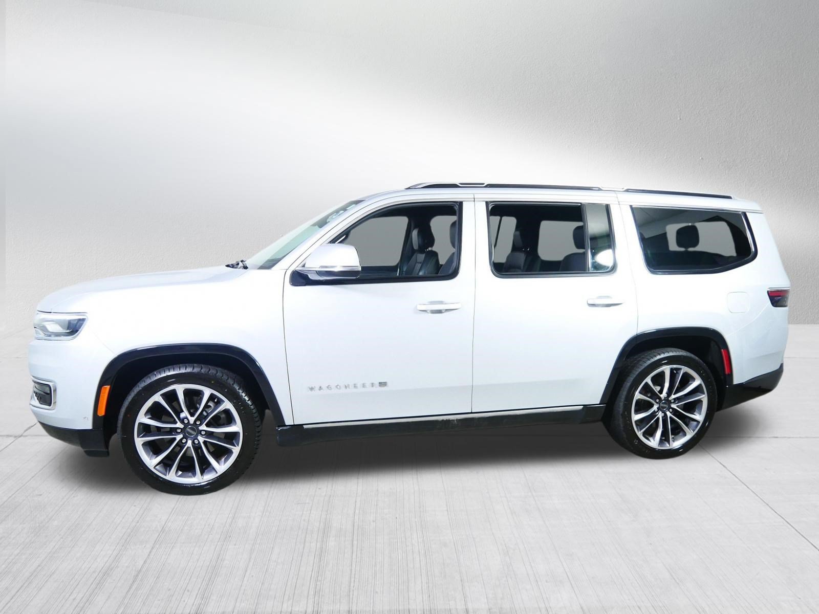 Used 2022 Jeep Wagoneer Series III w/ Premium Group I AWD/4WD image 4
