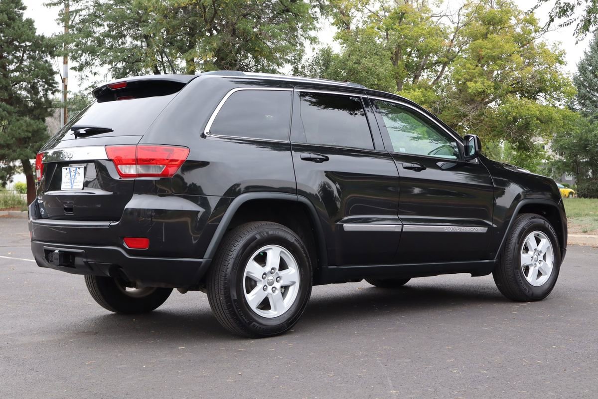 Used 2013 Jeep Grand Cherokee Laredo w/ Laredo E Group AWD/4WD image 5